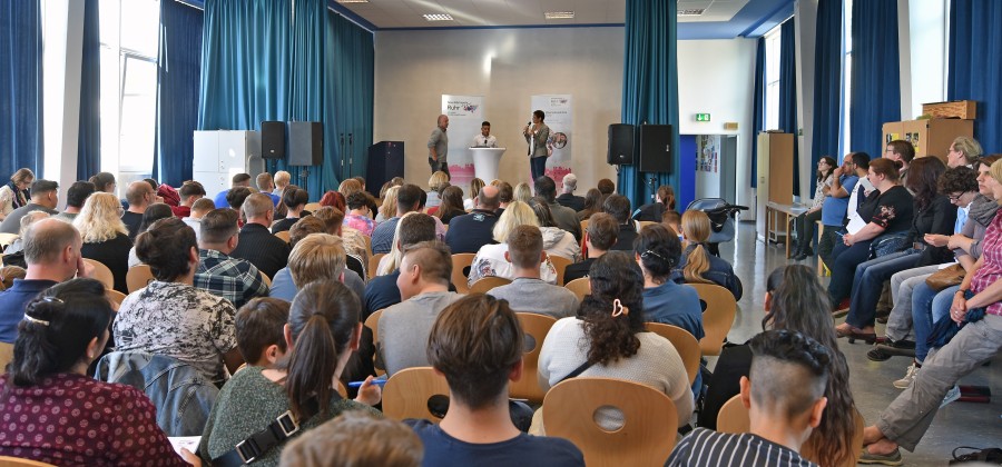 TalentMetropole Ruhr: 150 Eltern sowie Schülerinnen und Schüler kamen zur ElternAkademie Ruhr in der Schule am Hexbachtal - TalentMetropole Ruhr
