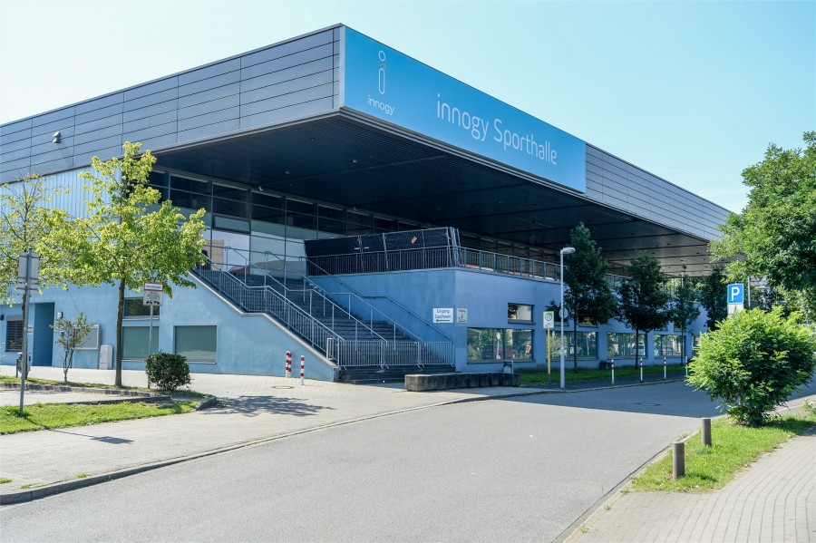 Citynah, in direkter Nachbarschaft zu namhaften Mülheimer Sportstätten wie dem Haus des Sports, dem Badminton-Leistungs-Zentrum und dem Südbad liegt die innogy Sporthalle.